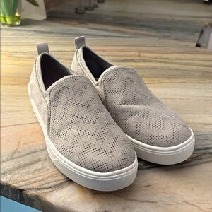 Dr Scholl’s Sneakers Slip ons 8.5 EUC GRAY WHITE